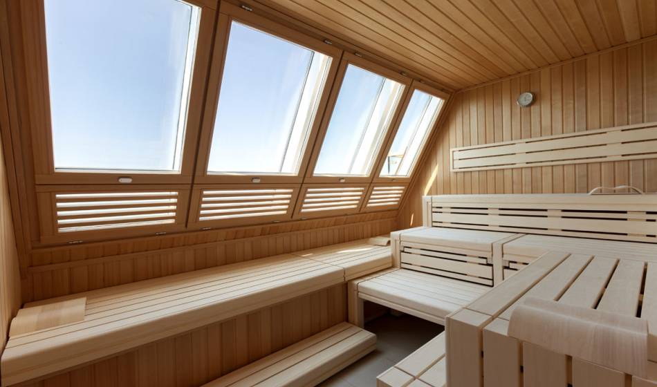 Modern wooden sauna at the Wyn. Strandhotel on Sylt with large windows and minimalist design.