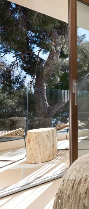 Bright double room with natural décor and balcony at Barefoot Hotel Mallorca